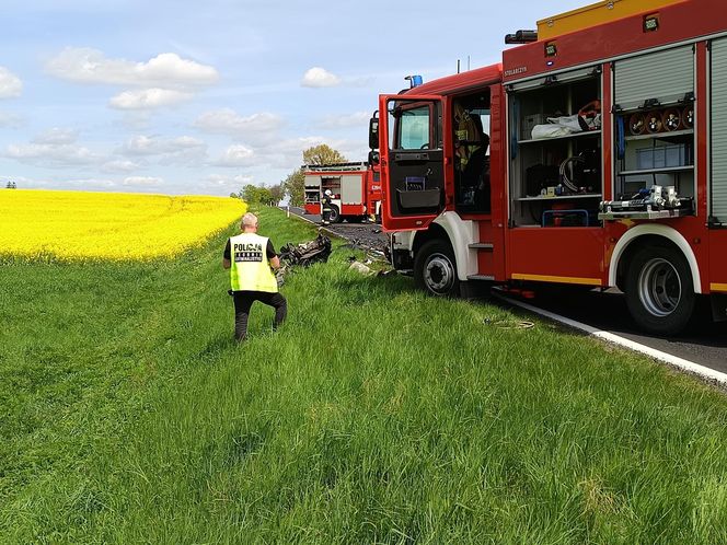 Tragiczny wypadek pod Wągrowcem! Nie żyją dwie osoby, w tym dziecko [ZDJĘCIA]