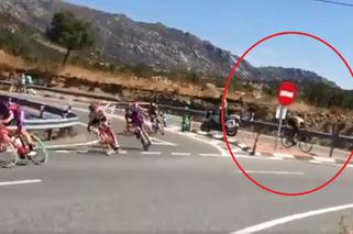 Vuelta a Espana: Bardzo groźny wypadek. Kolarz PRZYWALIŁ w znak [WIDEO]