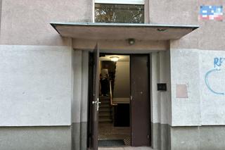 Tragedia w kamienicy w Warszawie. W mieszkaniu znaleziono ciało kobiety. „Zatrzymano kilka osób”