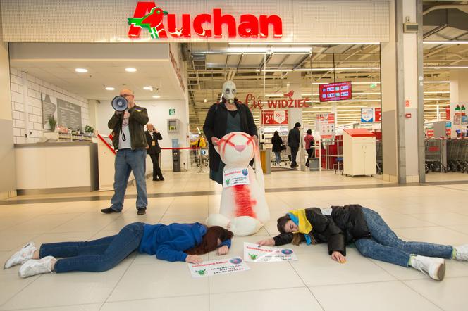 Protest przed Auchan