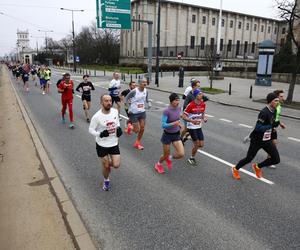 Bieg na Piątkę 2024, Warszawa - zdjęcia. Biegłeś? Szukaj się w galerii!