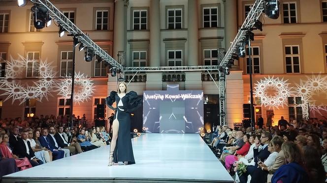 RADOM FASHION SHOW