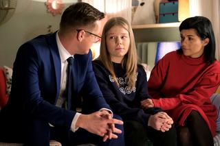 M jak miłość odc. 1730. Lenka (Olga Cybińska), Kinga (Katarzyna Cichopek), Piotrek (Marcin Mroczek)