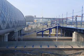 Schody z mostu Dworcowego od dziś znów dostępne dla pasażerów dworca głównego