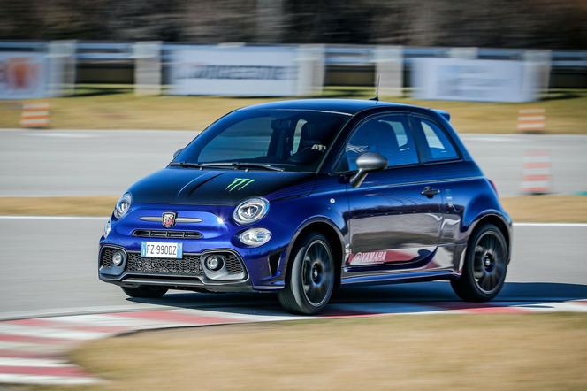 Abarth 595 Monster Energy Yamaha i Scorpioneoro