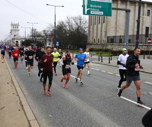 Bieg na Piątkę 2024, Warszawa - zdjęcia. Biegłeś? Szukaj się w galerii!