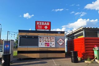 Trening, białko... i kebab spod wiaty śmietnikowej! Ta budka z kebabem jest hitem na Śląsku