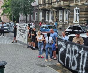  Inowrocław. 27-latek zmarł w czasie interwencji policji. Ponad 100 osób protestowało pod komendą [ZDJĘCIA]