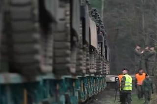 Stalowe kolosy wjechały do Warszawy. Nowe amerykańskie Abramsy są już w stolicy