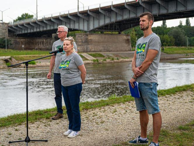 Wspólne sprzątanie terenów Warty