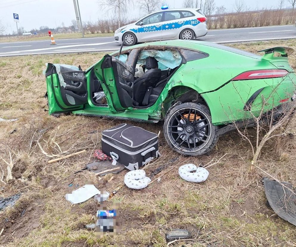 Mercedes AMG rozbił się pod Kutnem! Auto kosztuje milion złotych