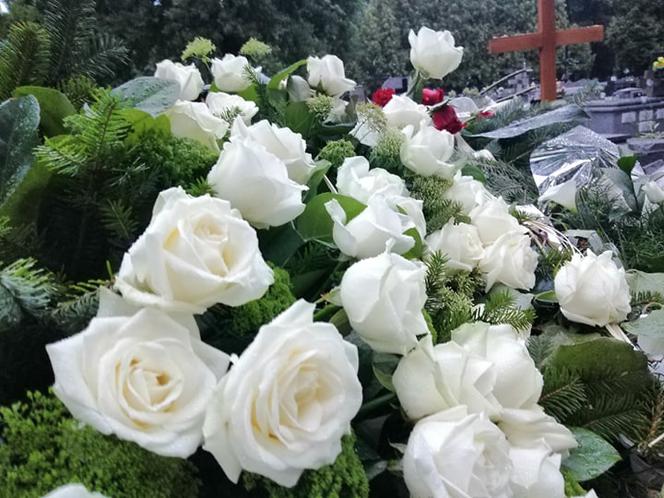 Tragedia w Salisbury. Zamordowane kobiety pochowane w Tarnowie. Grobu nie widać spod kwiatów