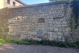 Ściana Płaczu, domofon poezji, rytualna rzeźnia. O tych miejscach w Krakowie nie miałeś pojęcia! 