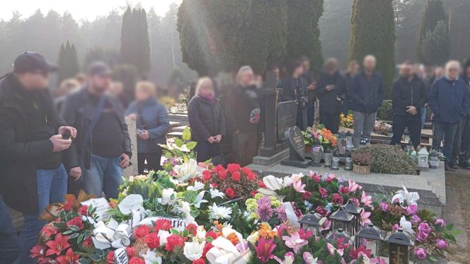 Pogrzeb Krzysztofa Kononowicza w Białymstoku. Fani pożegnali legendę internetu
