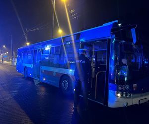 Pasażer odjechał autobusem i szalał po mieście. Skasował cztery samochody 