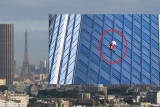 Wspiął się bez zabezpieczeń na wieżowiec w Paryżu WIDEO