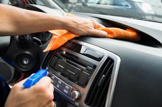 Drobnoustroje i zarazki są w naszych autach! Dokładne sprzątanie wnętrza jest ważne