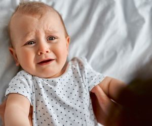 Katar u niemowlaka to wyzwanie. Mamy 10 sposobów na zatkany nosek