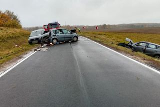 Trzy samochody zderzyły się w Baranowie. Wśród rannych 7-letnie dziecko