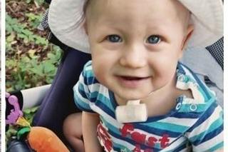 Oluś nie może oddychać gdy śpi. Synek stołecznych policjantów pilnie potrzebuje pomocy