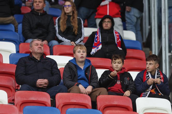 Górnik Zabrze zmierzył się z Zagłębiem Lubin. Kibice rozgrzewali piłkarzy z trybun