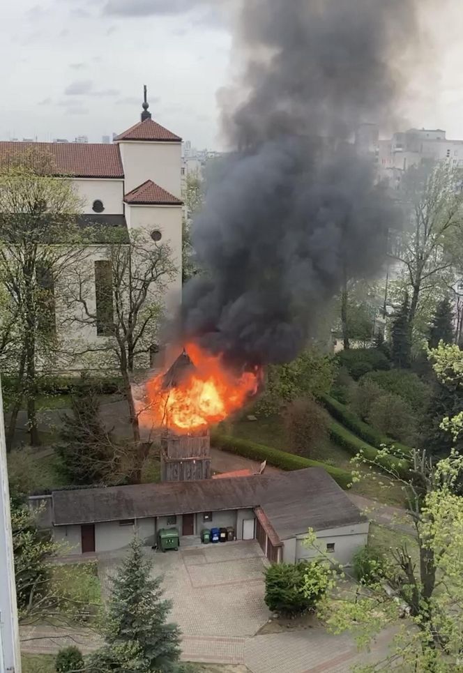 Ktoś podpalił zabytkową drewnianą mającą 208 lat dzwonnicę