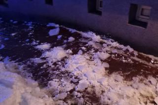 Wypadek w Częstochowie. Lód spadł na ojca i dziecko