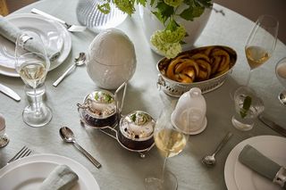 Modne dekoracje na Wielkanoc 2026. Odkryj ozdoby, które robią furorę!