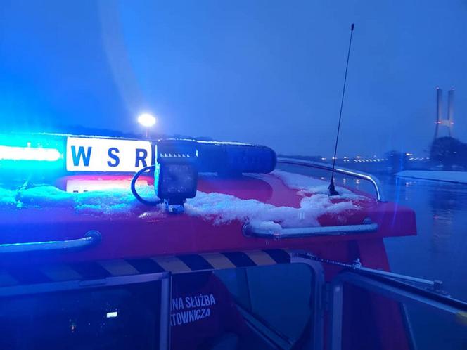 Wrocław: Koszmarny finał niegroźnej kolizji. Kobieta wysiadła z auta i spadła z mostu