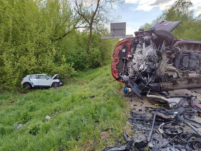 Beszowa. Śmiertelny wypadek w czasie rodzinnej wycieczki. Dwie osoby nie żyją, dwie walczą o życie [ZDJĘCIA]