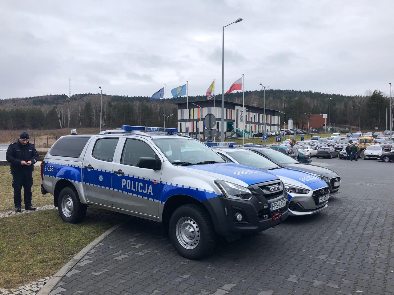 Nowe radiowozy dla policjantów z powiatu kieleckiego. Popatrzcie na te cacuszka [ZDJĘCIA]