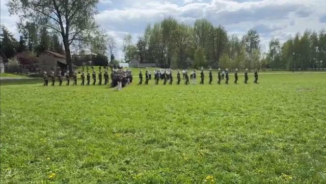 Muzyk zmarł podczas parady. 