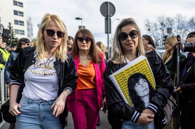 Sąd Okręgowy Warszawa-Praga we wtorek wydał wyrok w sprawie aktywistki Justyny Wydrzyńskiej oskarżonej o pomoc przy przerwaniu ciąży poprzez dostarczenie tabletek poronnych