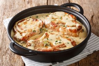Przepyszne keto kotlety ze schabu wieprzowego w aksamitnym sosie