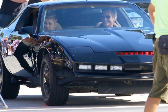 Justin Bieber: David Hasselhoff zabrał go na przejażdżkę gadającym autem z Knight Rider! ZDJĘCIA