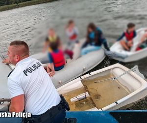 Dramat na jeziorze Sławskim: Gwałtowny wiatr przewrócił żaglówki z dziećmi!