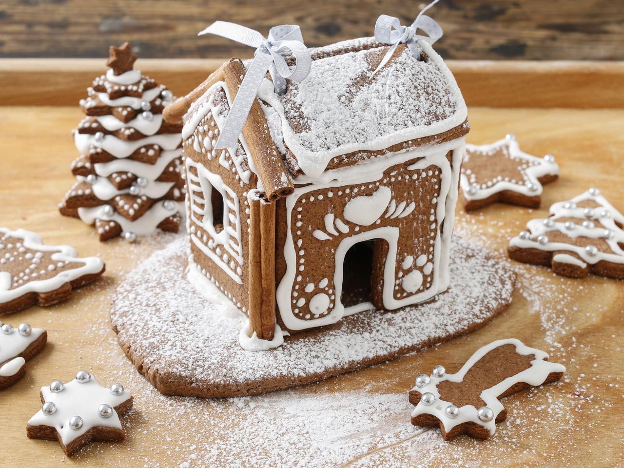 Chatka z piernika z lukrem i cynamonem