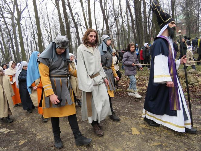 Misterium Męki Pańskiej na kalwaryjskim wzgórzu w Piekarach Śląskich