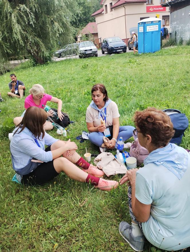 Śpiewający dzień lubelskich pątników na szlaku do Jasnej Góry!