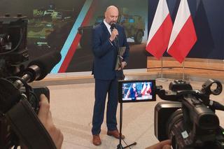 Minister Błaszczak i prezes Chwałek z umowami