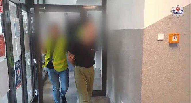 Ruszył z szablą na policjantów! Miał też granaty