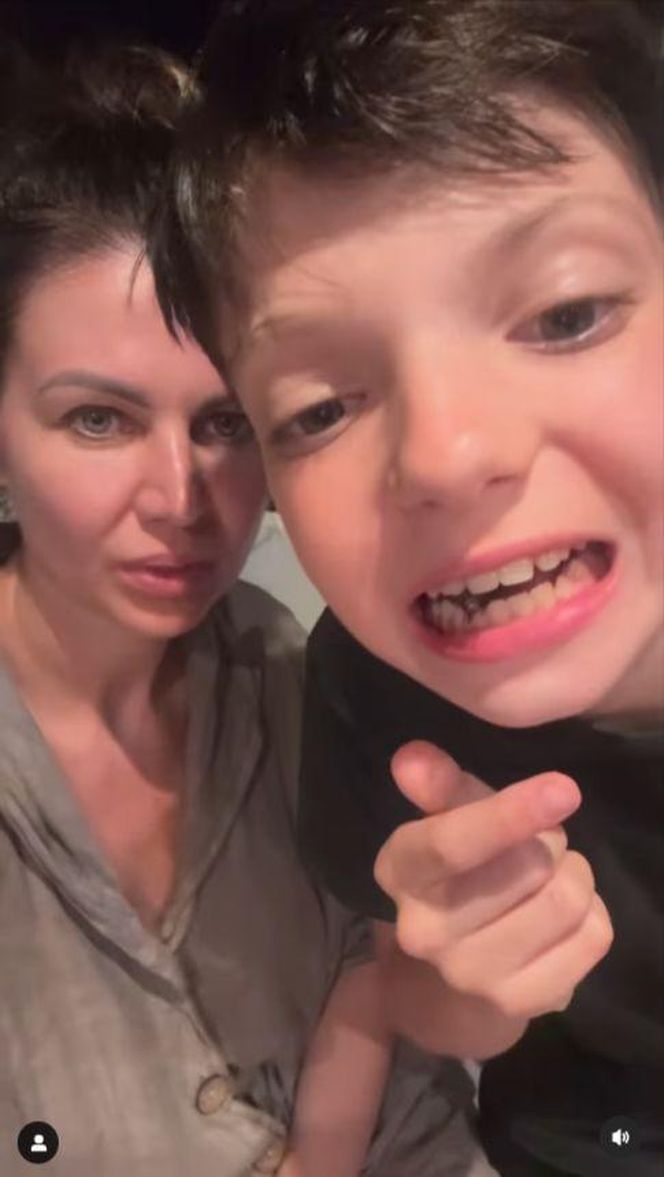 Egzotyka wg Rutkowskich. Krzysztof junior zajada robaki jak chipsy