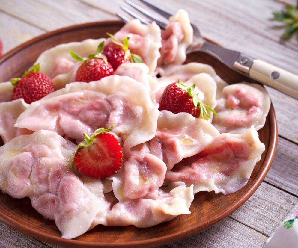 Pierogi z truskawkami jak u babci – prosty przepis, wielki smak