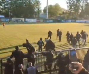 Zamieszki po meczu Gryf Słupsk - Elana Toruń. Ranni policjanci i zdemolowany sektor [WIDEO]