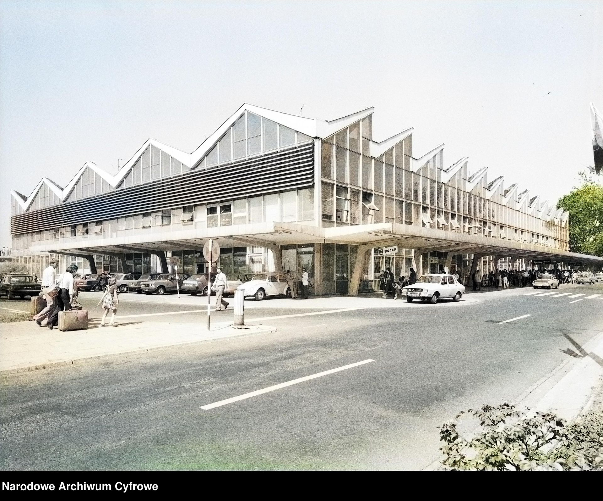 Terminal projektu Dobrowolskich na Okęciu