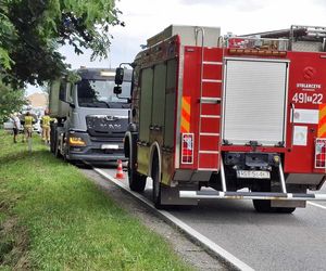 Wypadek w Wielkiej Wsi. Jedna osoba została poszkodowana, autem podróżowało też małe dziecko