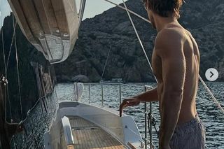 Maciej Musiał na jachcie pokazuje klatę! 30-latek w życiowej formie