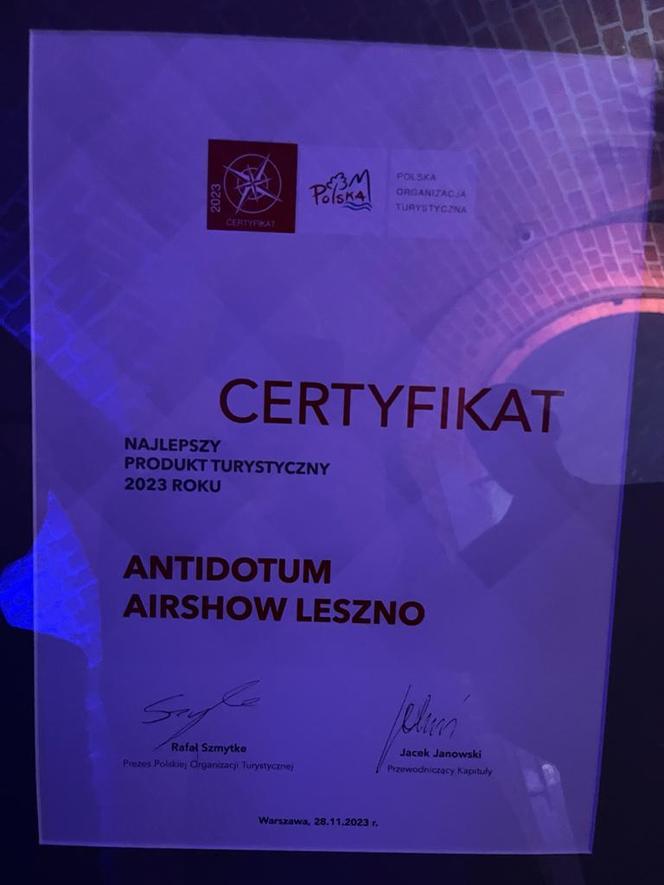 Wręczenie Certyfikatu Polskiej Organizacji Turystycznej Antidotum Airshow Leszno
