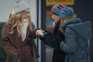 M jak miłość, odcinek 1858: Wróżka (Małgorzata Then Stępień), Pani Ola (Ewa Kolasińska), Sylwia (Hanna Turnau)