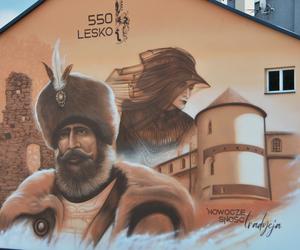 Nowy mural w Lesku na okrągłą rocznicę. Co przedstawia?